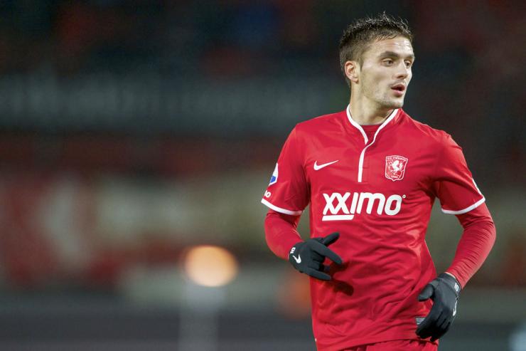 荷甲今夜再迎强敌，山东男篮更衣室发声，主帅态度：目标明确，球探报告显示潜力(山东篮球e级教练员)