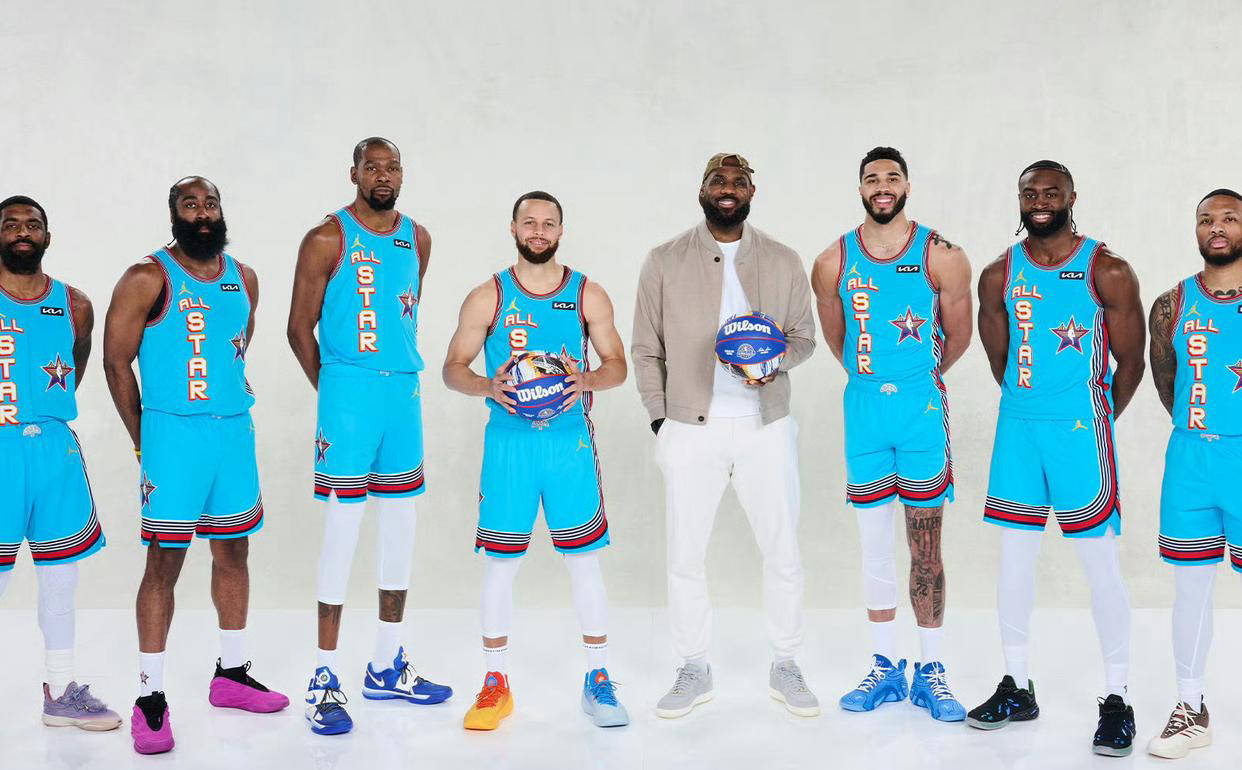 包含转折点山东男篮远射贴柱犹他爵士迎来里程碑备战全明星赛之后，詹姆斯连续十五场比赛得分超过问鼎冠军的词条